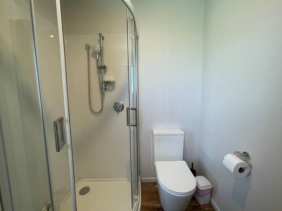Peaceful 2bed2bath With Parking Close To Colombo St Holiday home