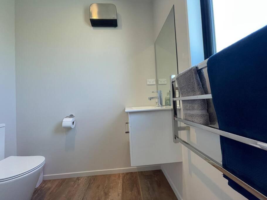 Holiday home Peaceful 2bed2bath With Parking Close To Colombo St Christchurch