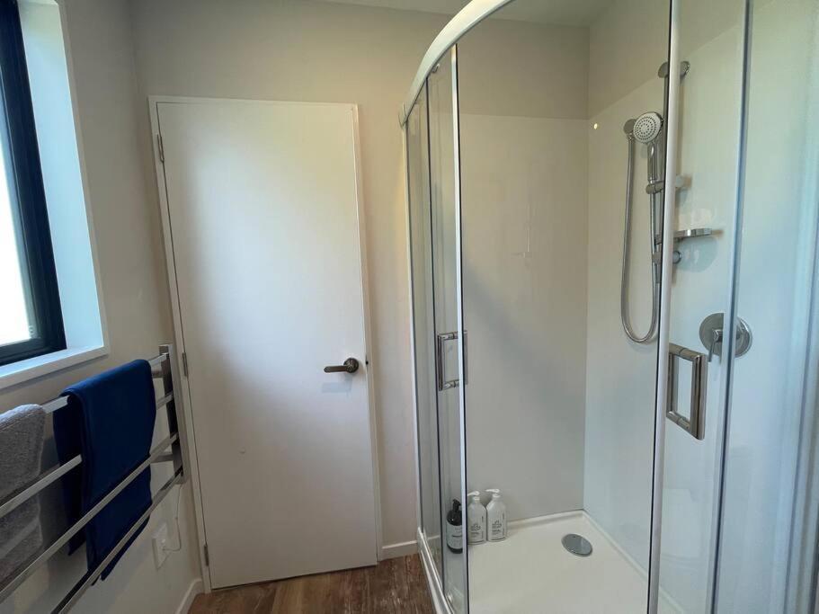 Holiday home Peaceful 2bed2bath With Parking Close To Colombo St Christchurch